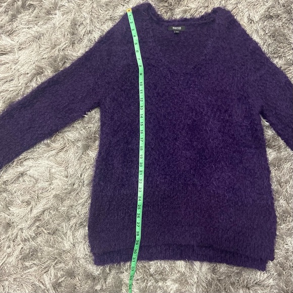 Kenneth Cole Reaction women purple fuzzy long sleeves sweater. Size XL. Used. - Picture 12 of 14